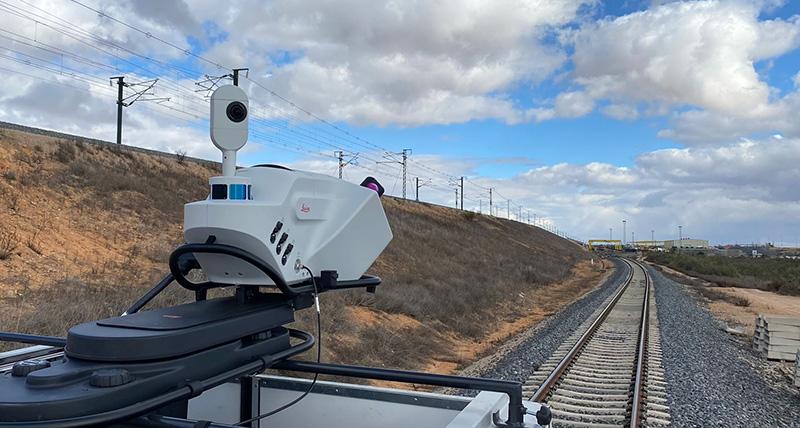 Escáner láser montado sobre vía ferroviaria
